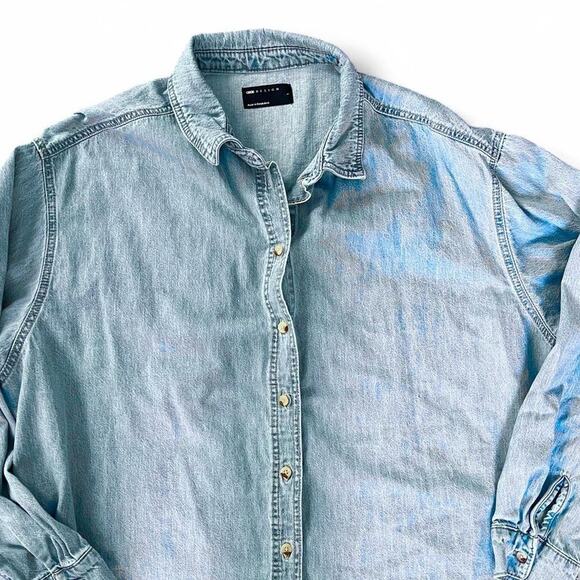 ASOS DESIGN minimal denim shirt in lightwash - Picture 4 of 5